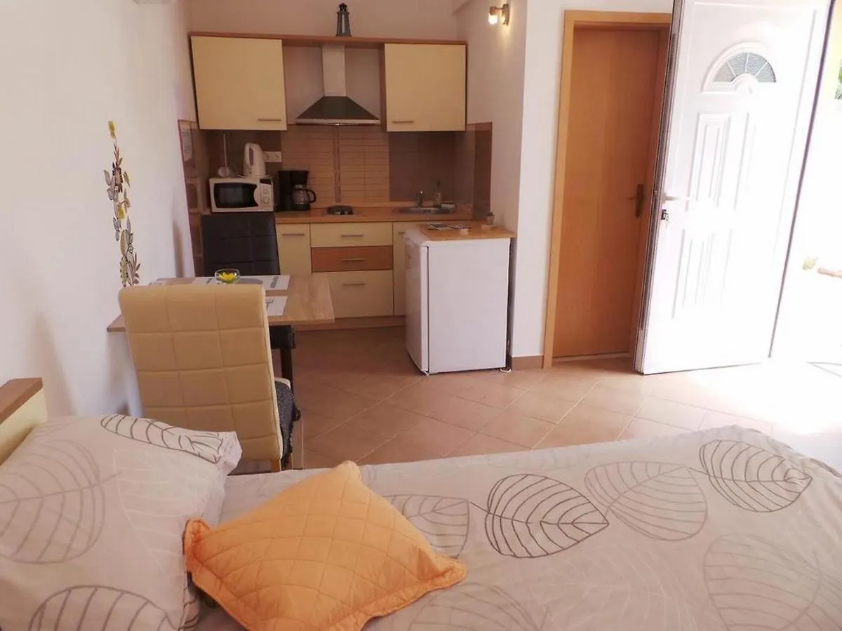 Apartments With A Parking Space Seget Vranjica, Trogir - 19022 Сегет Доньи